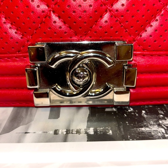 EUC RED Chanel BOY BAG! - Picture 2 of 13